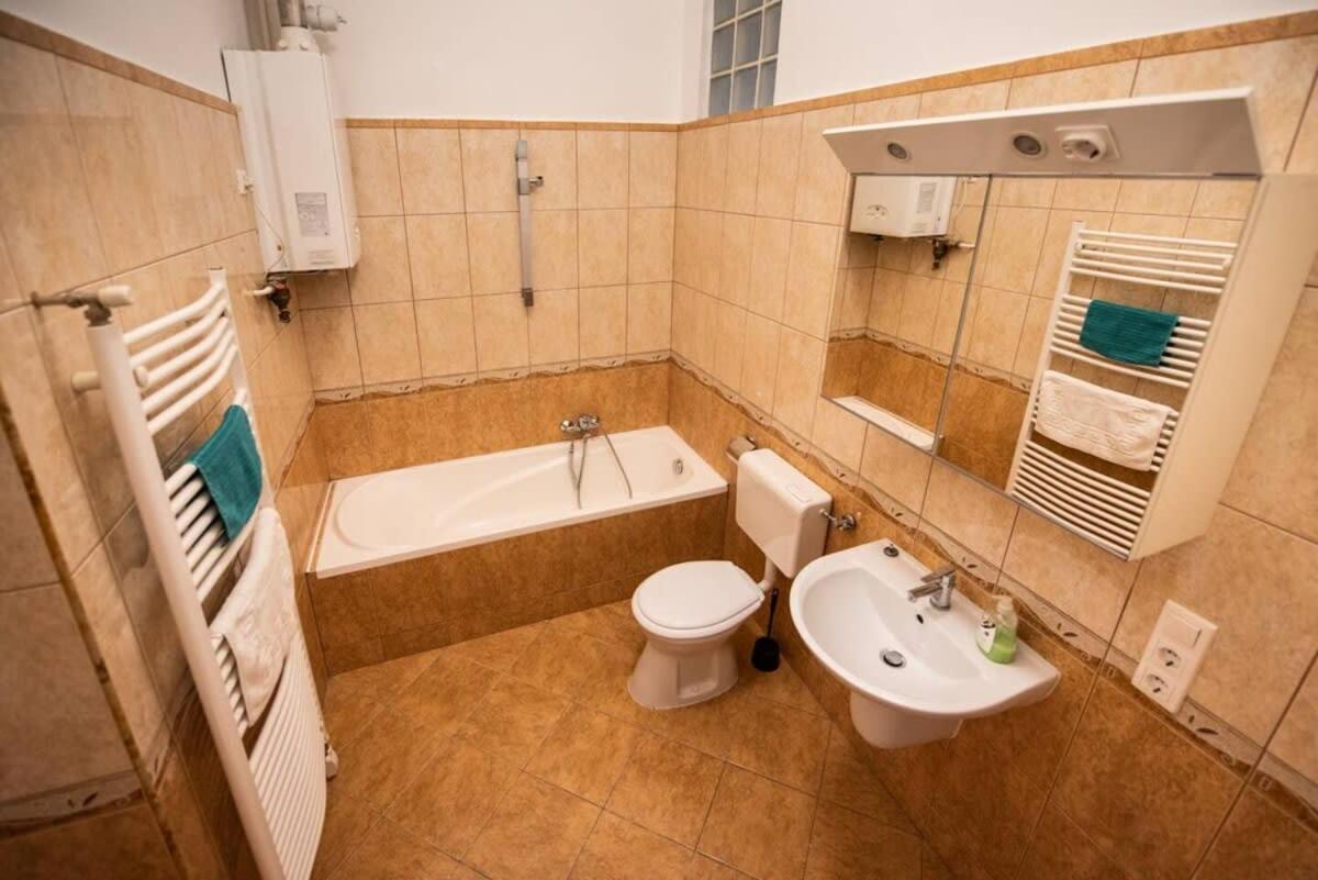 בודפשט Very Central Convenient Large Ac Place מראה חיצוני תמונה